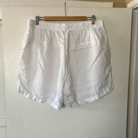Tahari Women's Crisp White Athletic Shorts - Picture 5 of 6